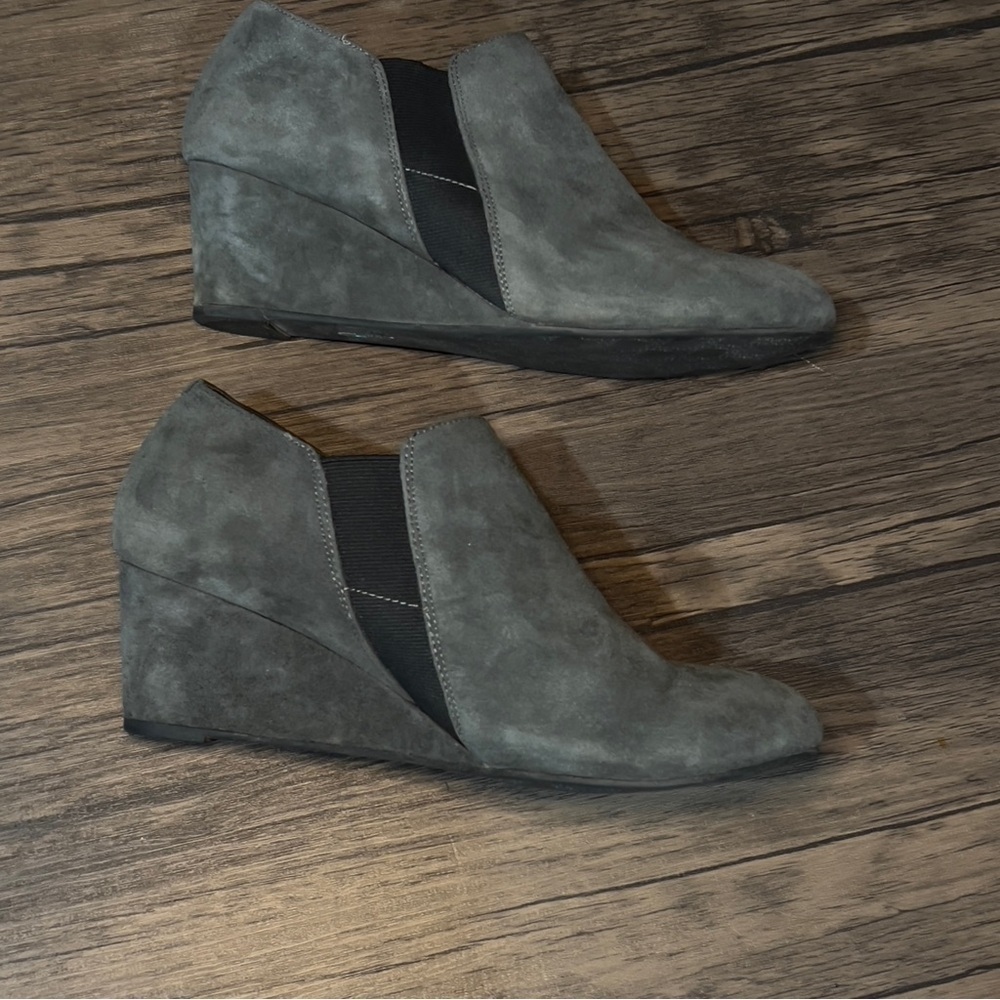 VIONIC Stanton Slip On Low Wedge Heel Gray Suede Bootie Ankle Women's